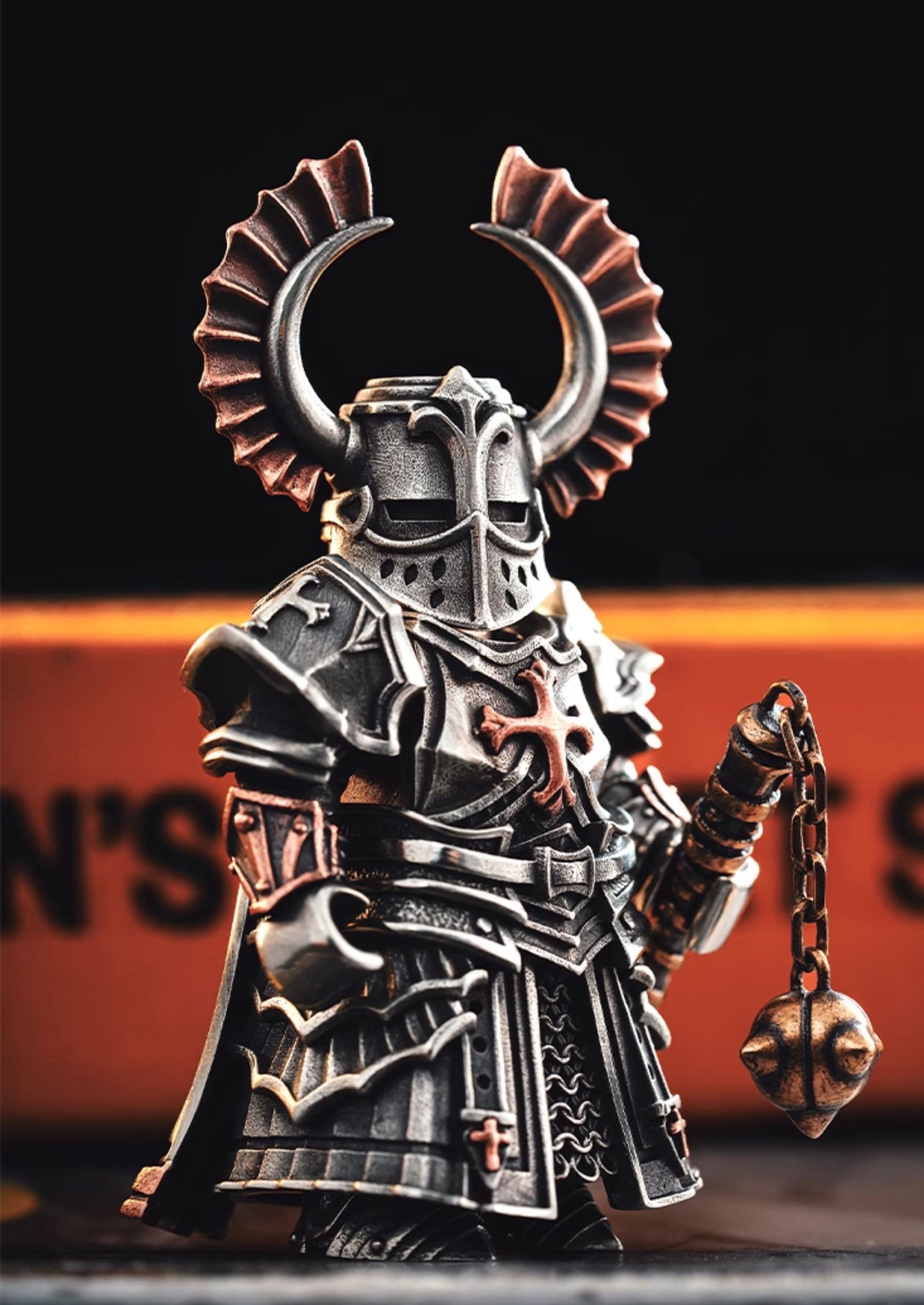 High-end magnetic knight decompression toy ornaments